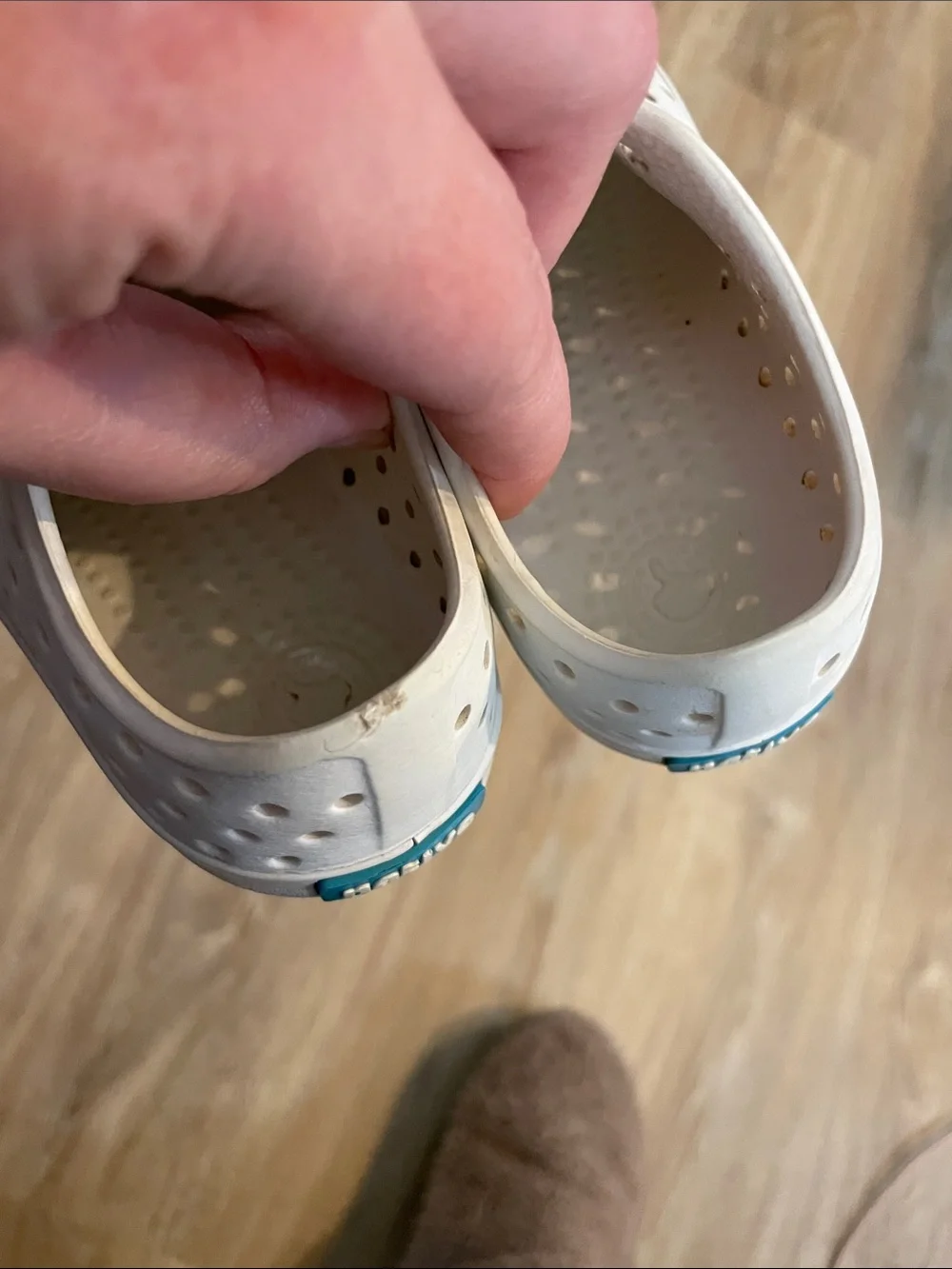 Native Kids Water Shoes in Off-White/Cream size C8